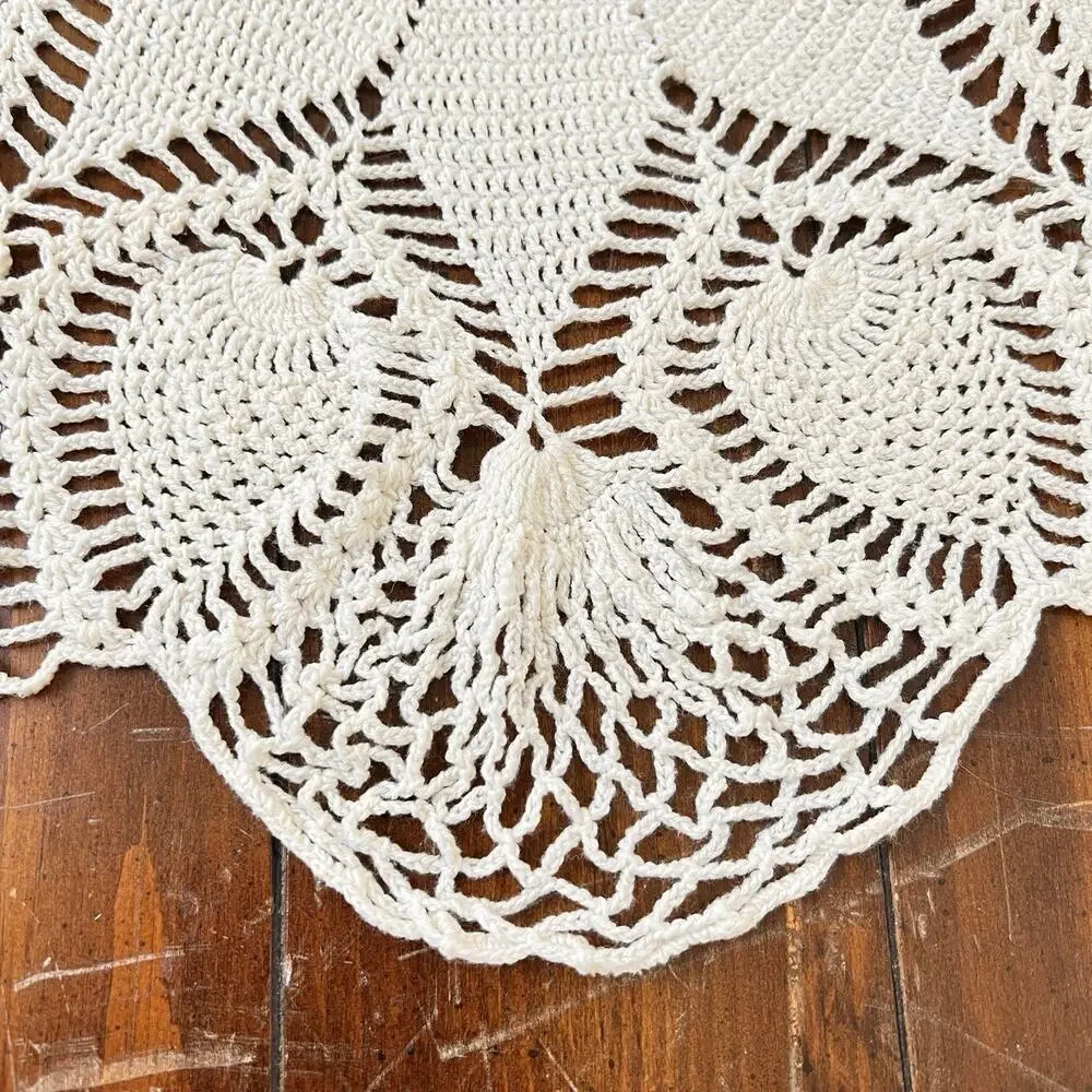 Vtg Hand Crochet Pineapple Doily 21